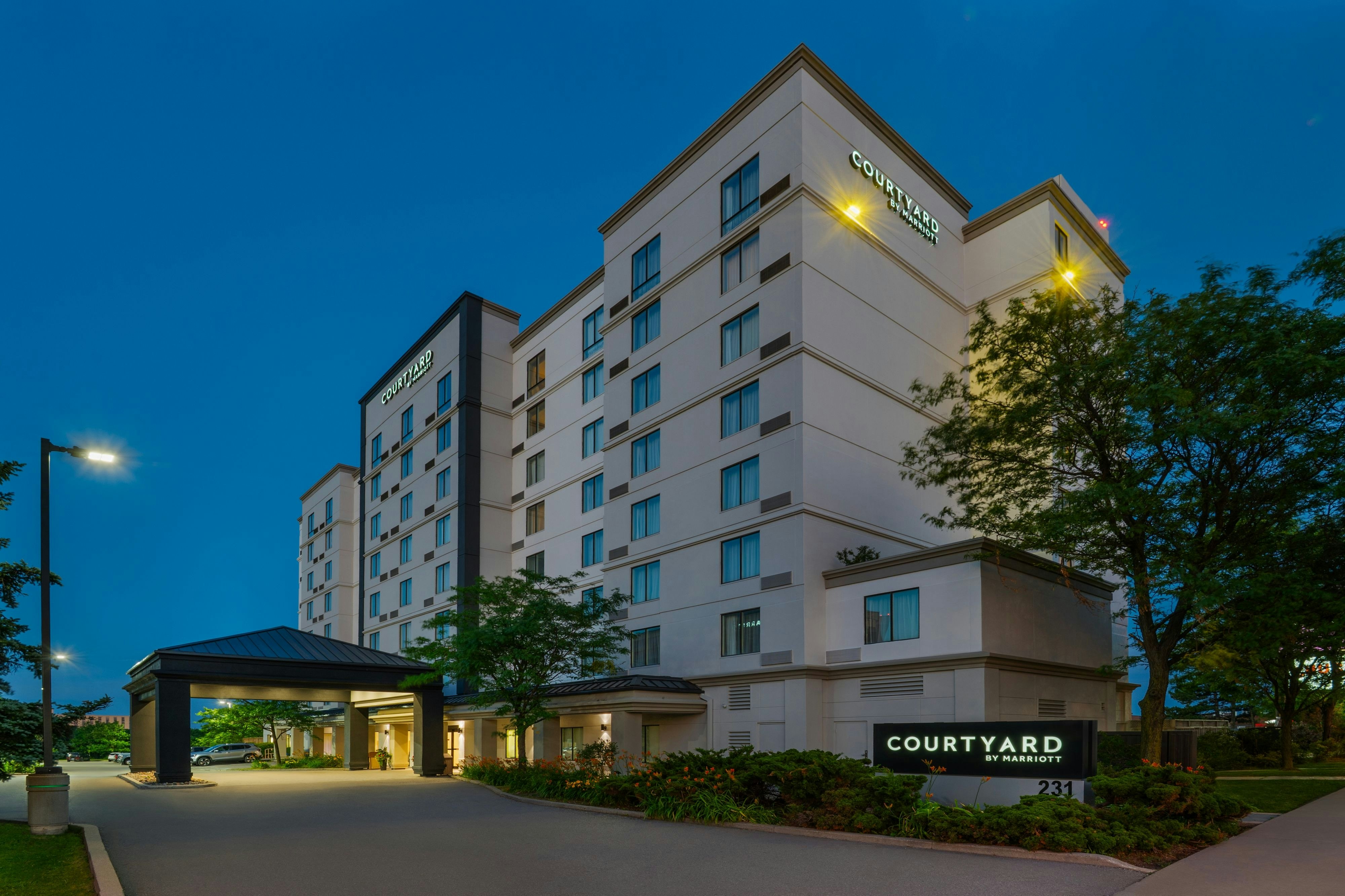 Courtyard Marriott Toronto Airport in TORONTO