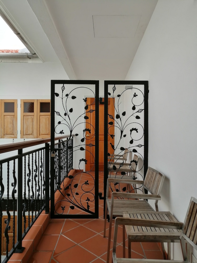 Heeren Straits Hotel 50/75