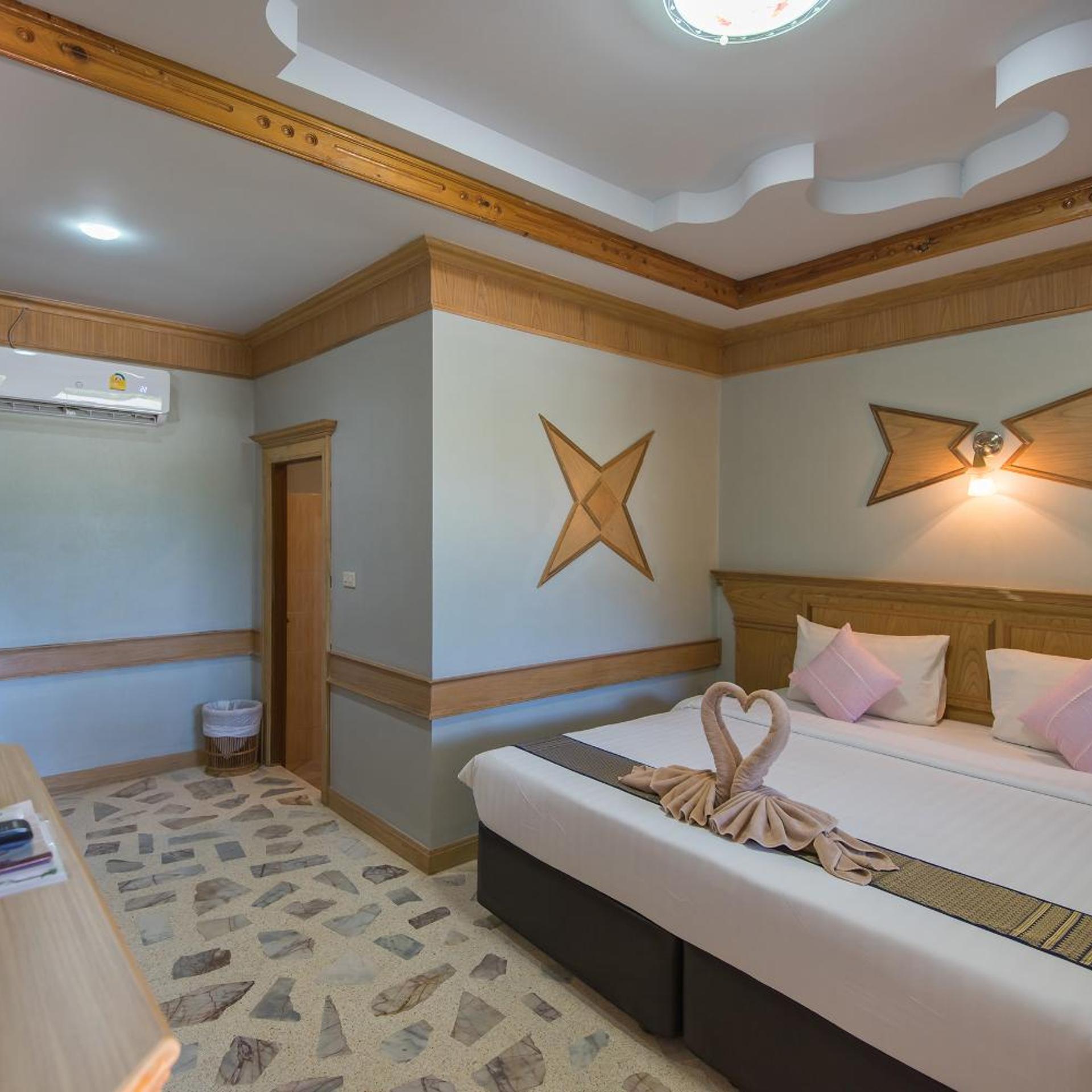 Standard, Double or Twin Bed, Hill Side