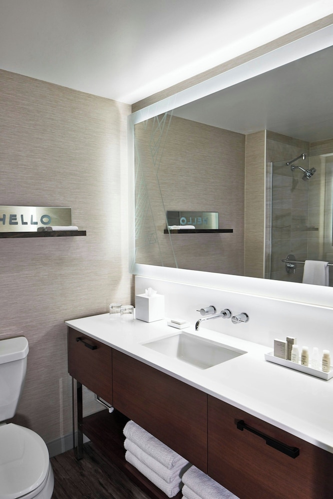 جناح بسرير كينج بغرفة نوم واحدة، The Del Monte Lodge Renaissance Rochester Hotel Spa 4/10