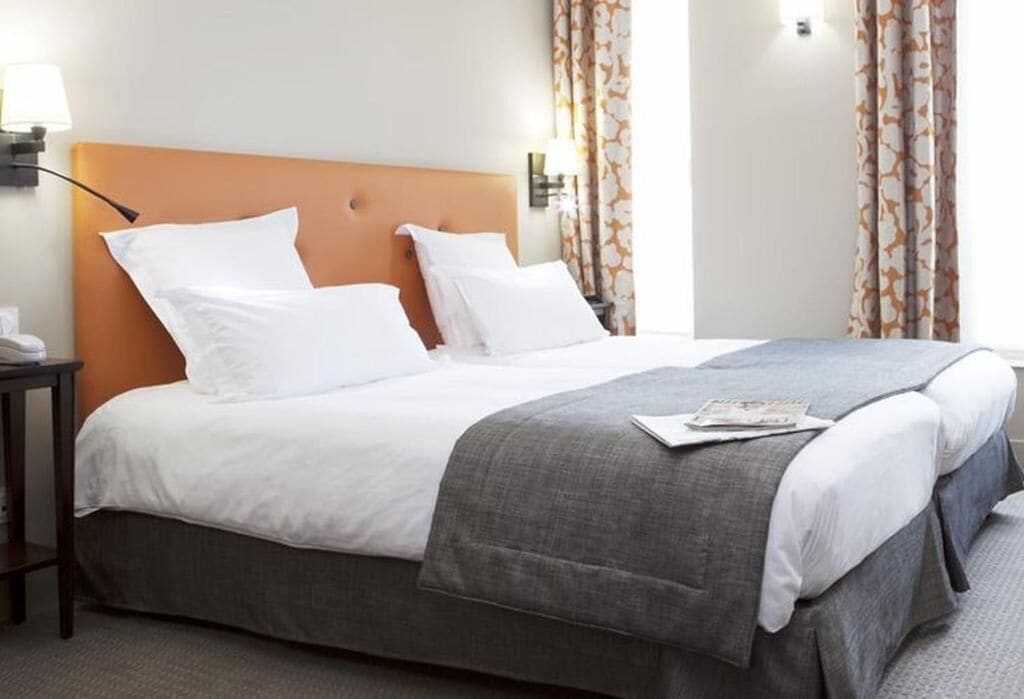 CLASSIC, DOUBLE BED, EIFFEL VIEW