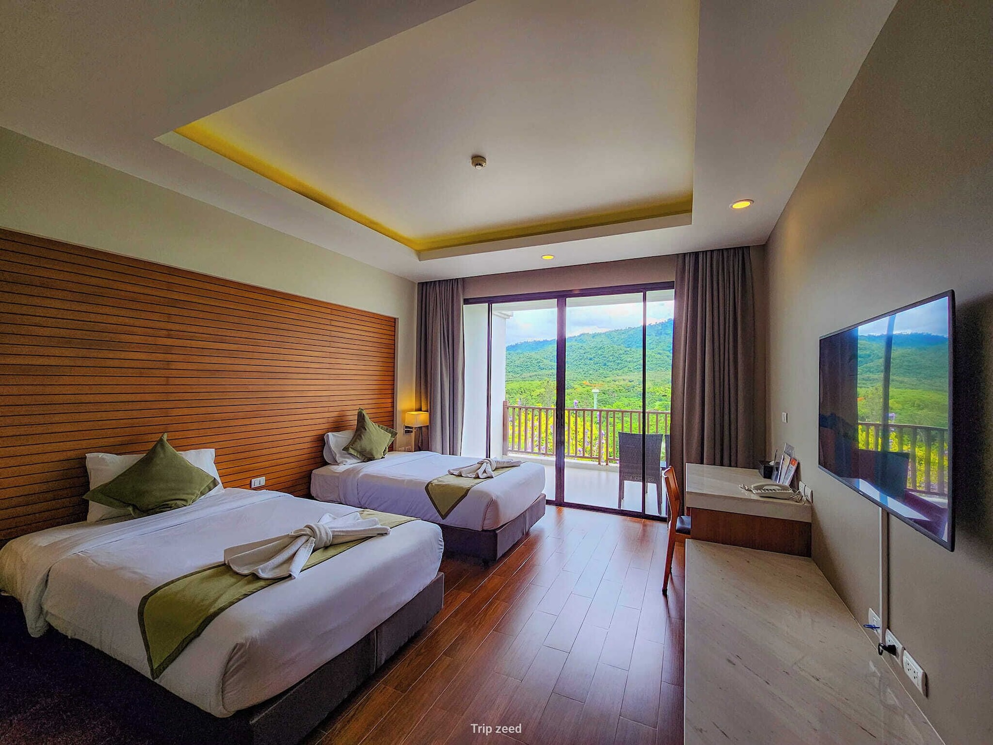 MOUNTAIN, DELUXE, TWIN BEDS