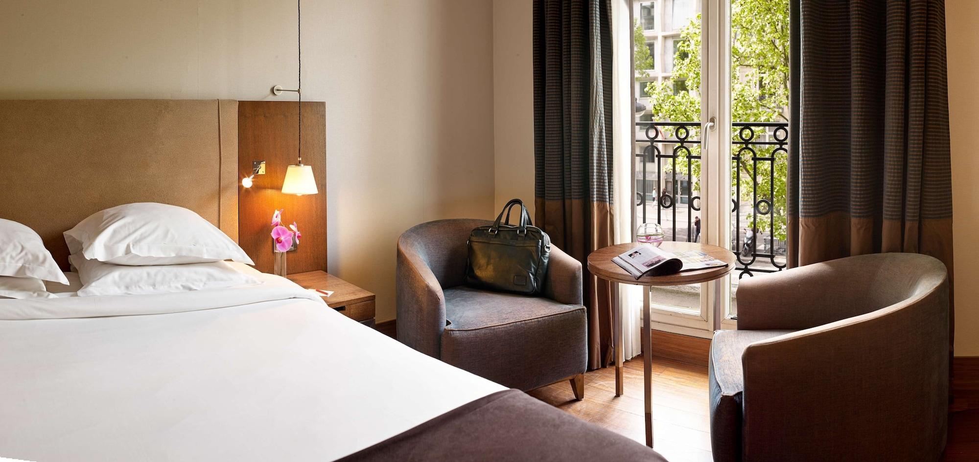 Premium, Arc De Triomphe View