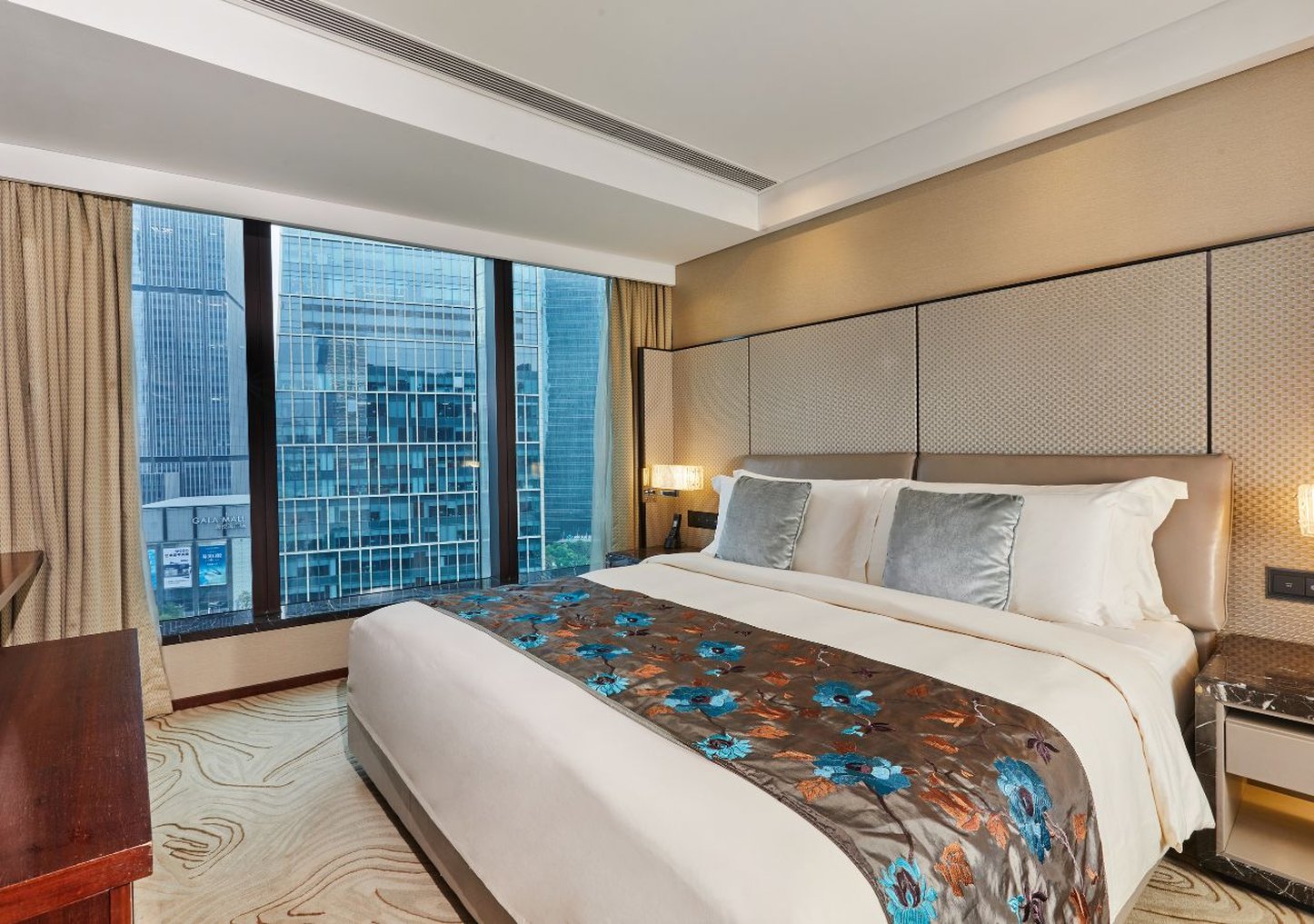 Mandarin Oriental Shanghai 16/78