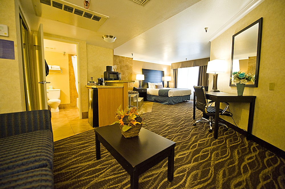 Hotel D Lins Ontario Airport 35/45