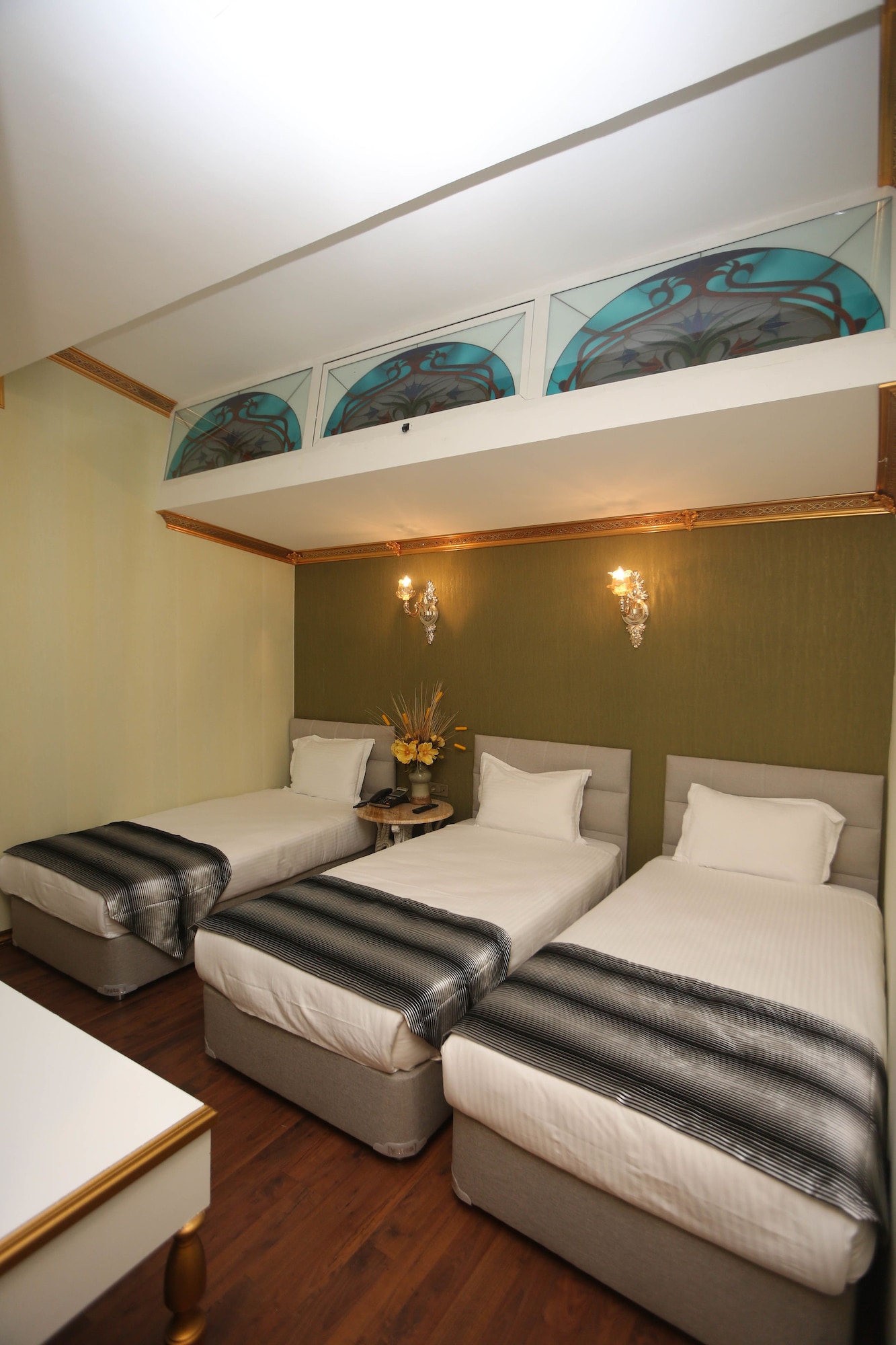 TRIPLE DELUXE ROOM