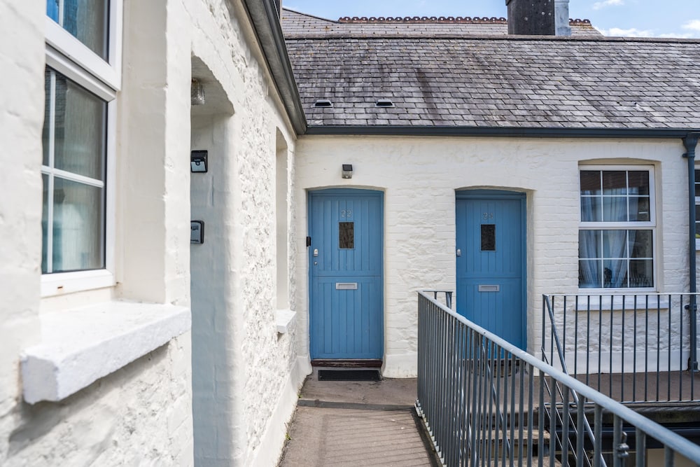 Trinity Mews 2/50