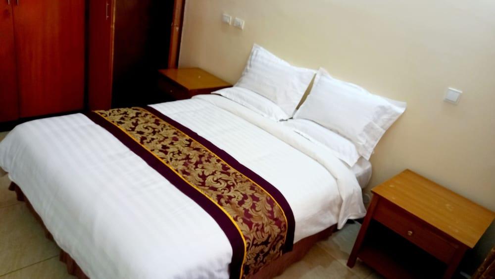 2 Bedrooms, Medium, Junior Suite, Double Bed, Garden View