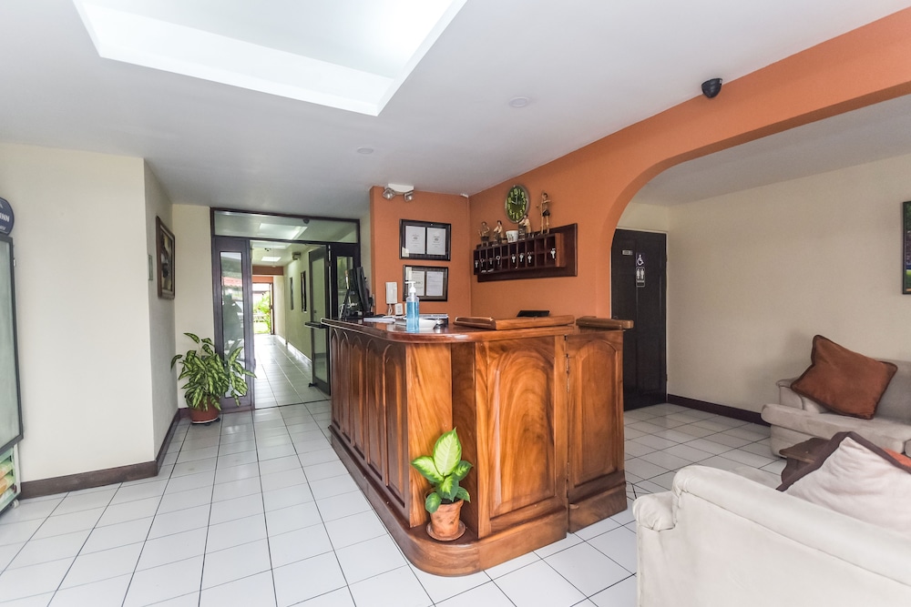 Berlor Airport Inn 6/50