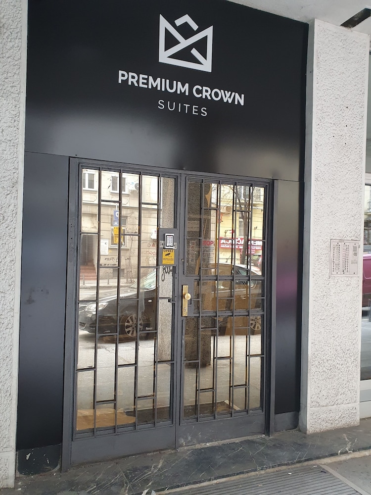 Premium Crown Suites 3/47