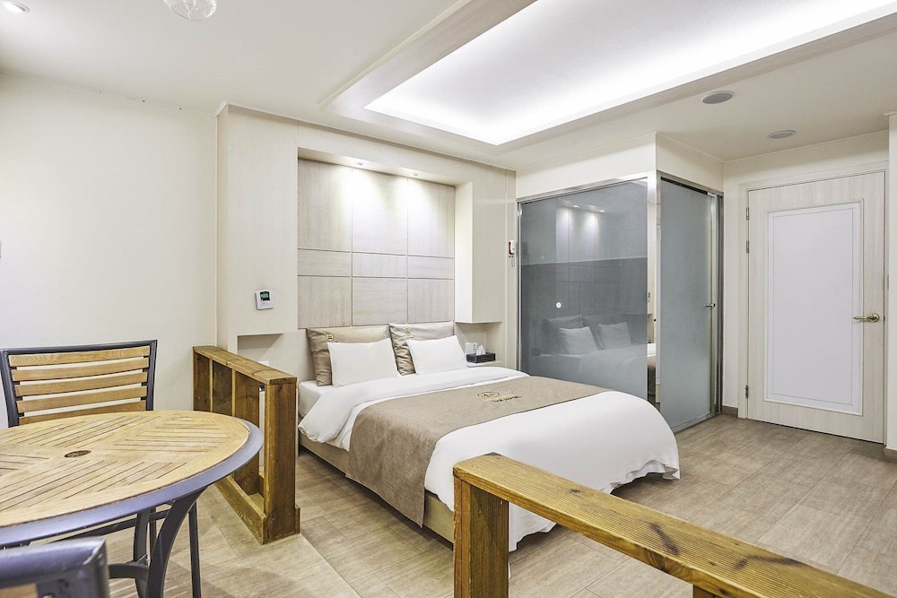 Amourex Hotel 32/49