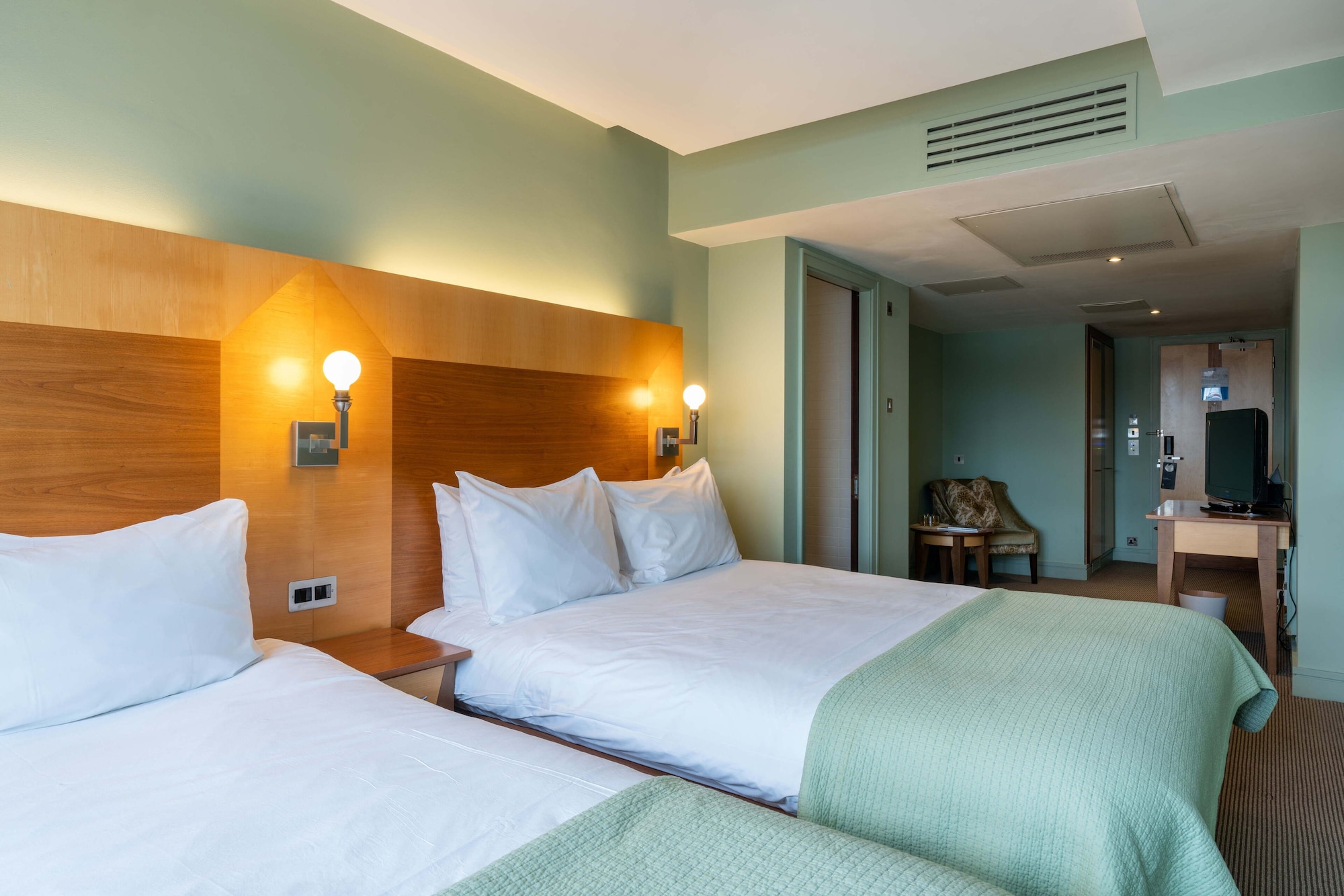 CLASSIC, 2 DOUBLE BEDS