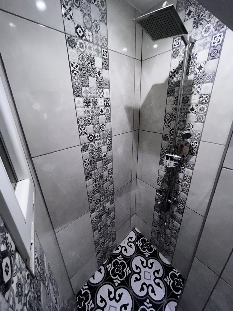 Rodin Hostel 44/44