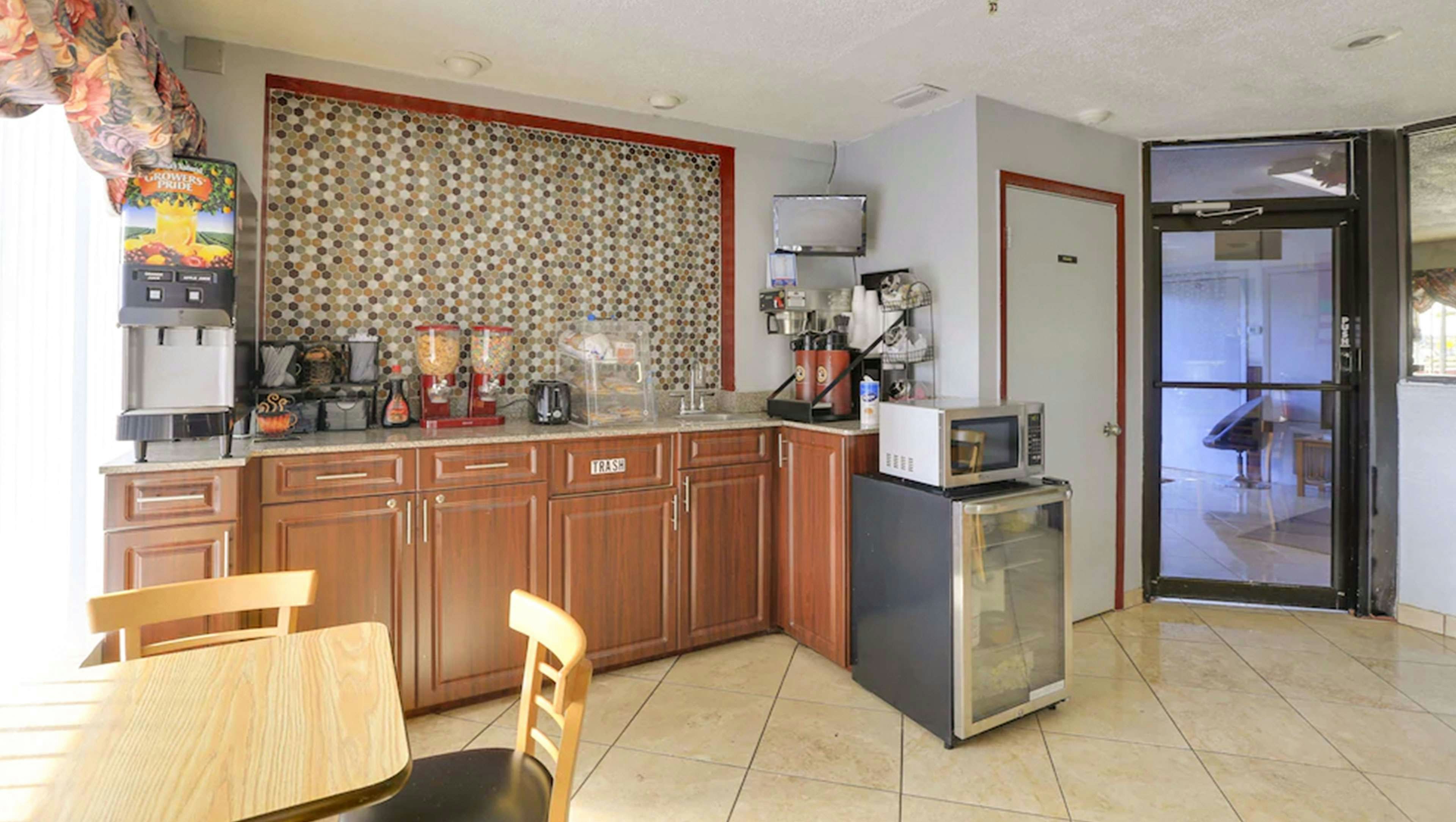 M STAR BRADENTON 14/57