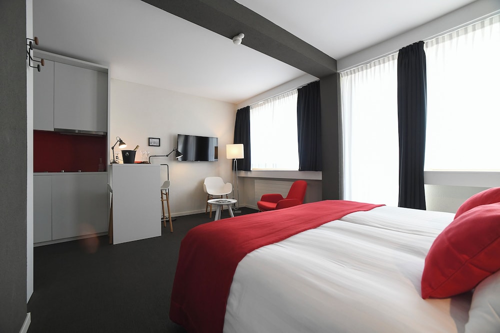 Home Swiss Hotel 26/64
