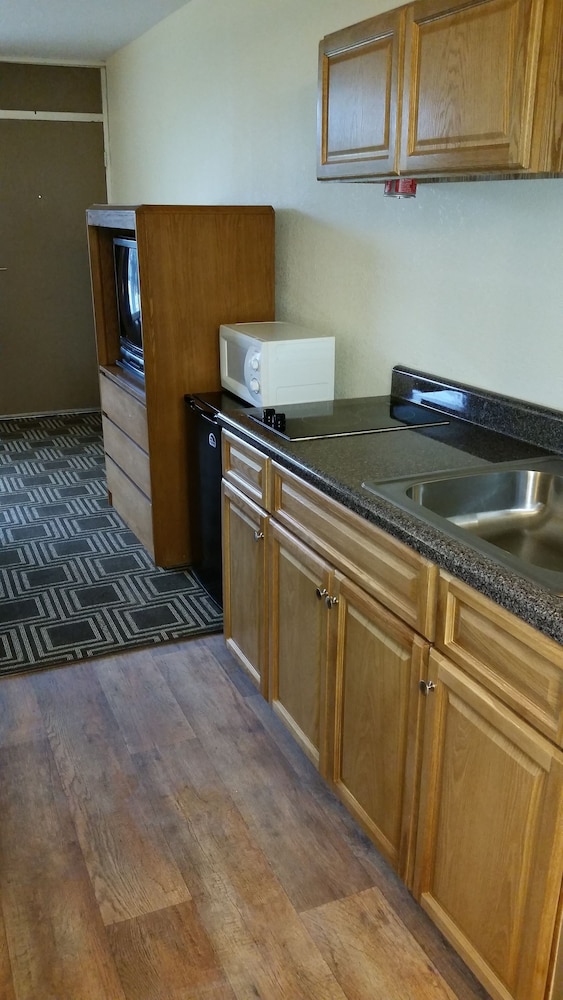 Americourt Extended Stays 5/38