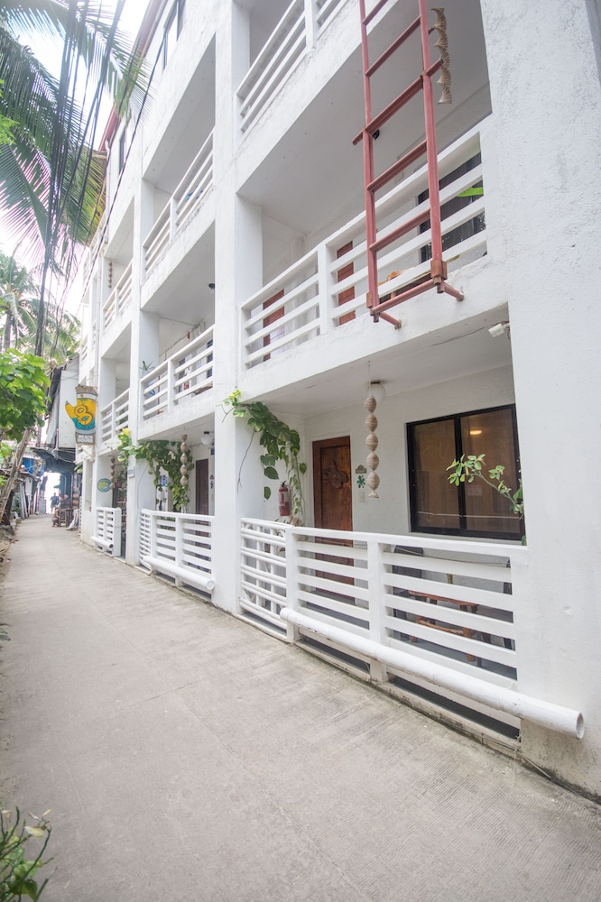 8Colors Beach House 2/64