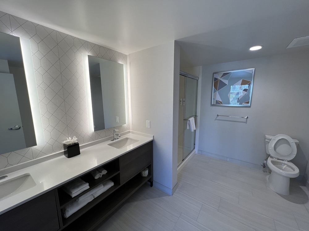 Comfort Suites Gatlinburg Downtown-Convention Center 58/60