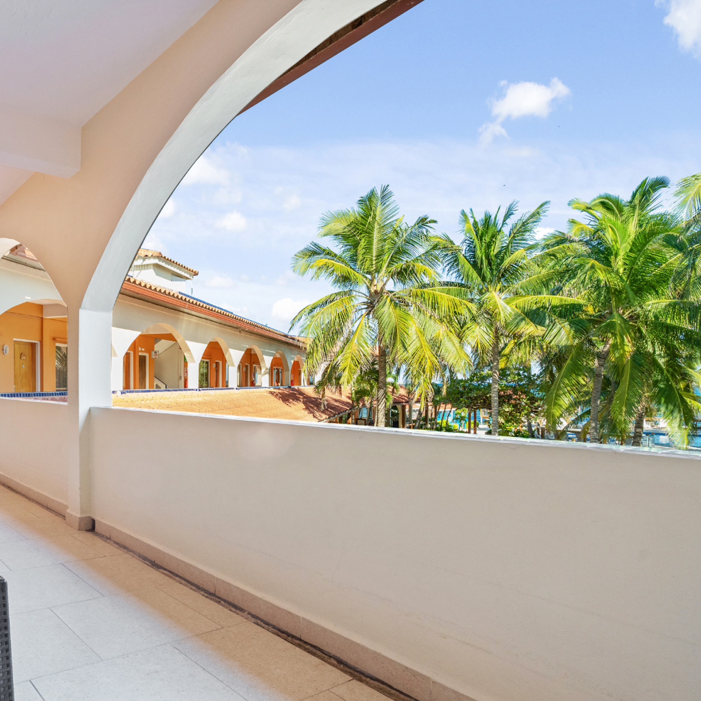 Sunbreeze Hotel 1/3