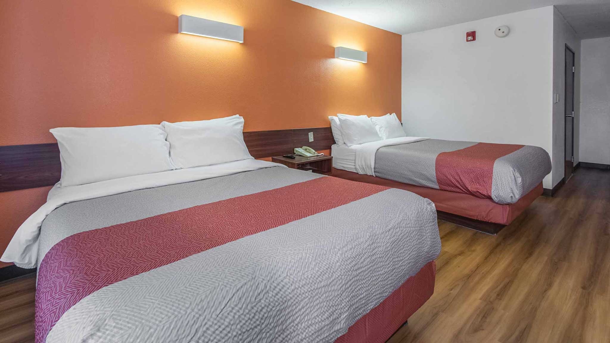 2 Queen Beds - Non-Smoking