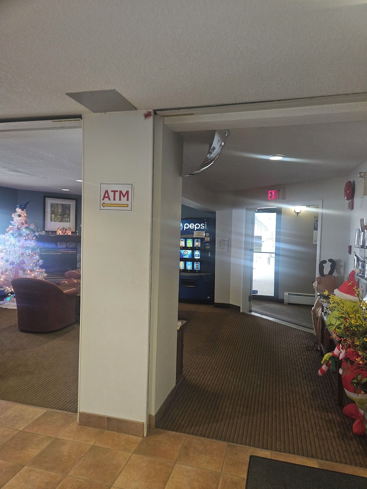 Travelodge by Wyndham Edson 2409079 Alberta Ltd. 5/53