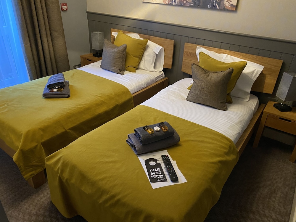 SUPERIOR, TWIN BEDS, GARDEN VIEW