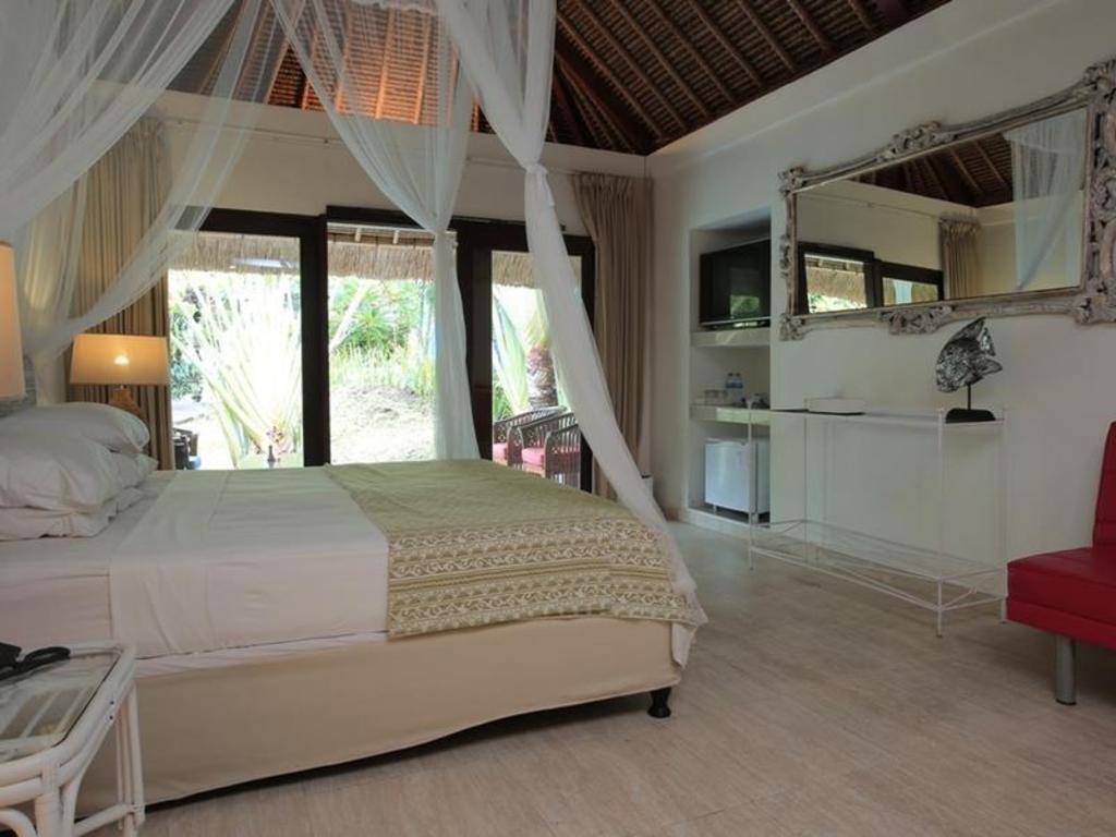 GARDEN, BUNGALOW