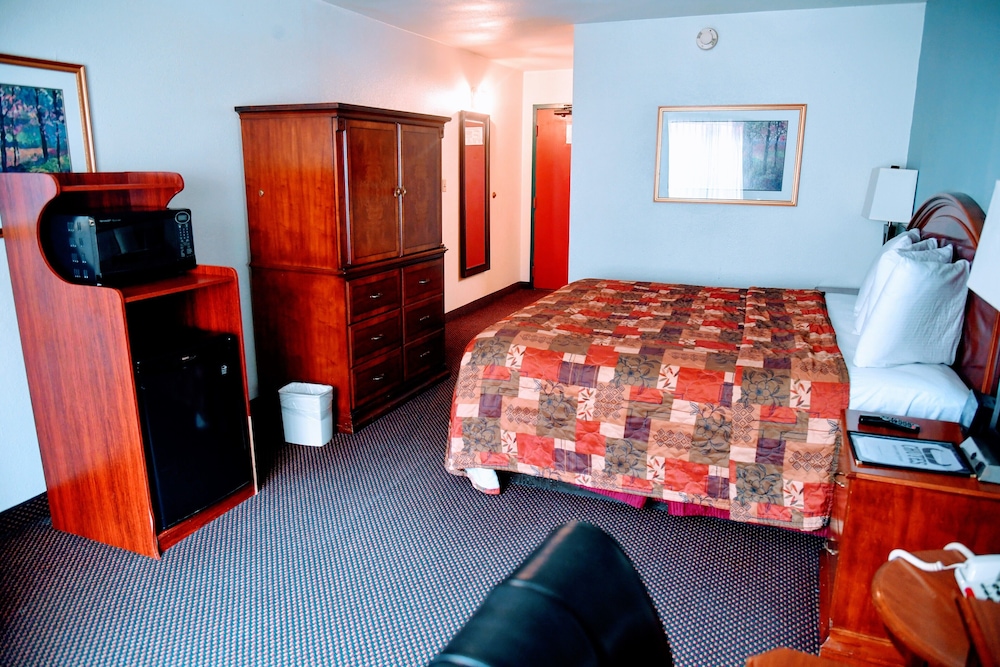 Douglas Inn Amp Conference Center 11/50