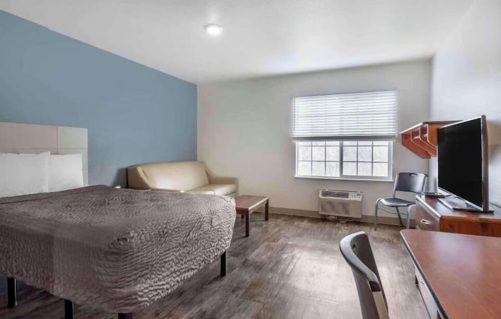 Studio 6 Extended Stay Wichita South KS 24/51