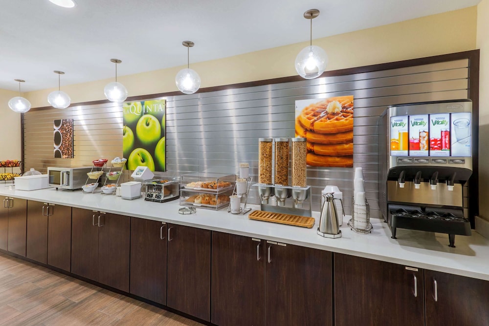 La Quinta Inn & Suites by Wyndham Artesia 36/58