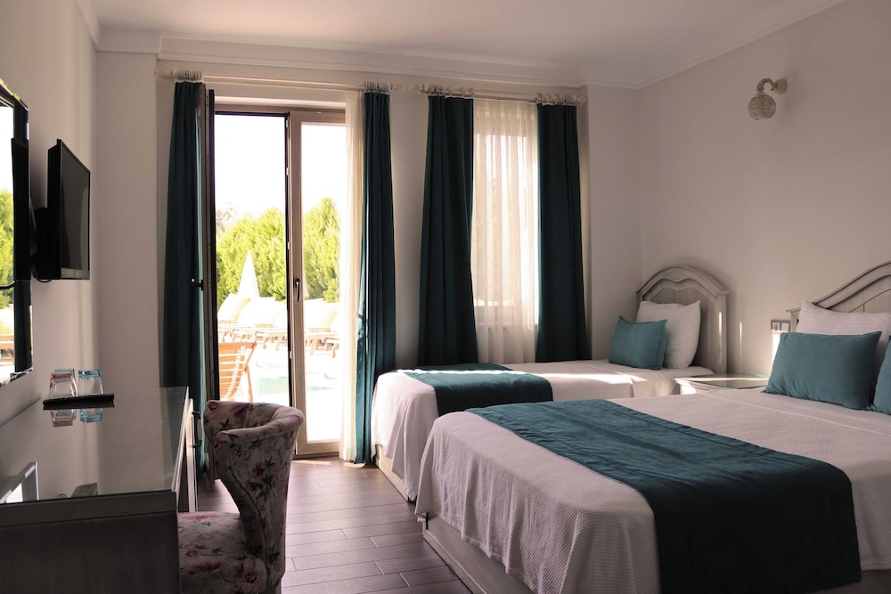 1 BEDROOM, COMFORT, TRIPLE, POOL VIEW