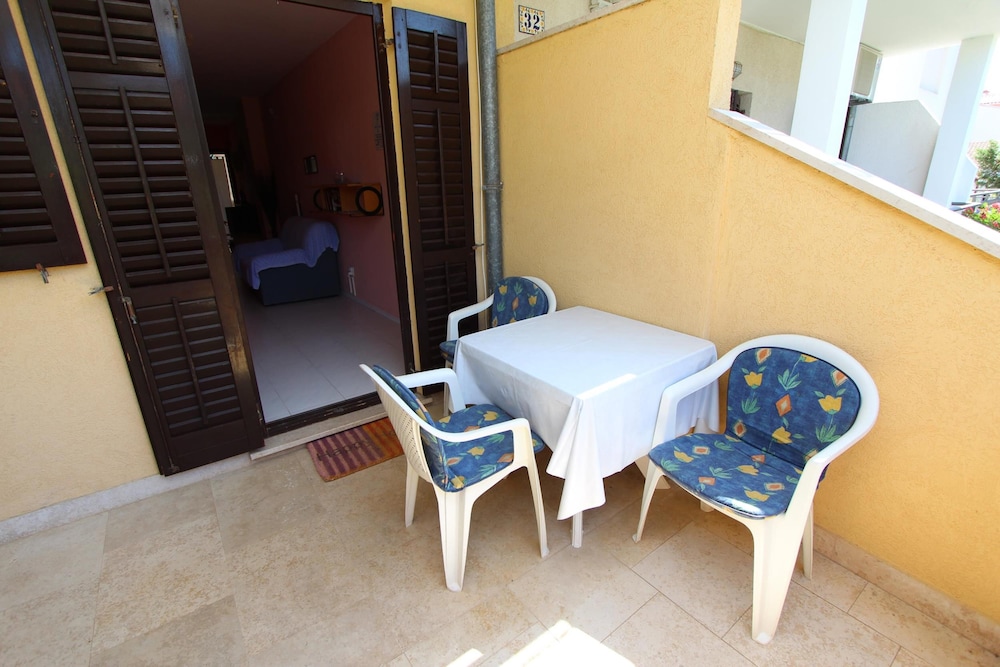 APARTMENTS LORA 33/66