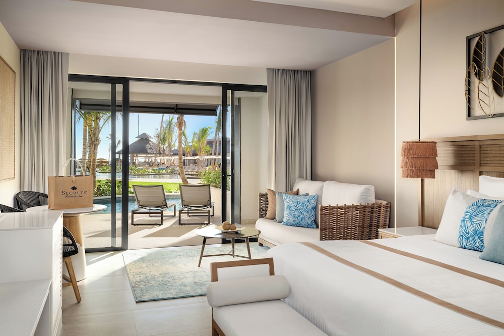 Preferred Club, Swim Out, Junior Suite, King Bed