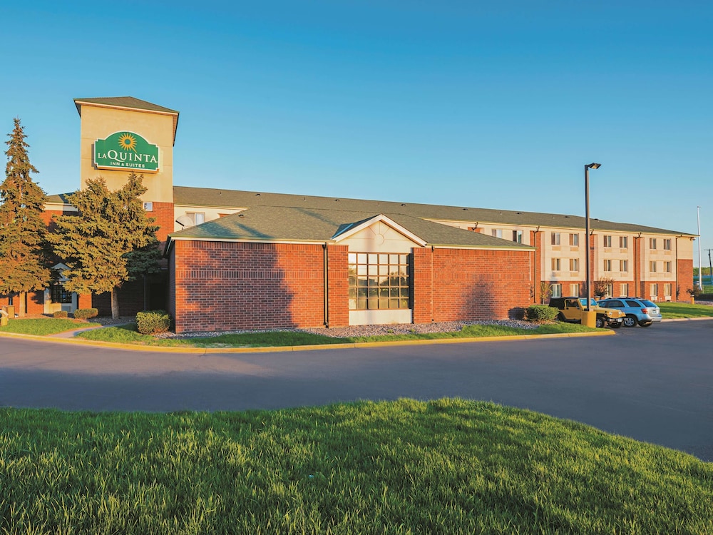 La Quinta Inn & Suites by Wyndham Minneapolis Northwest 2/39