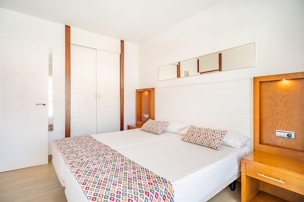 1 BEDROOM, APARTMENT, BALCONY