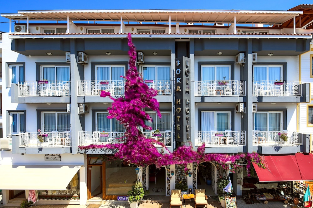Bora Hotel 2/49