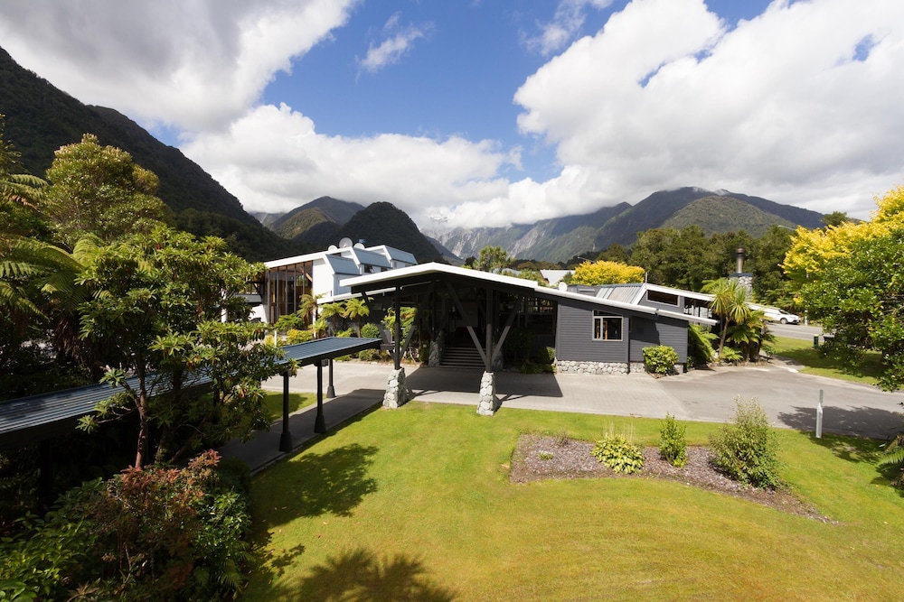 Scenic Hotel Franz Josef 46/48
