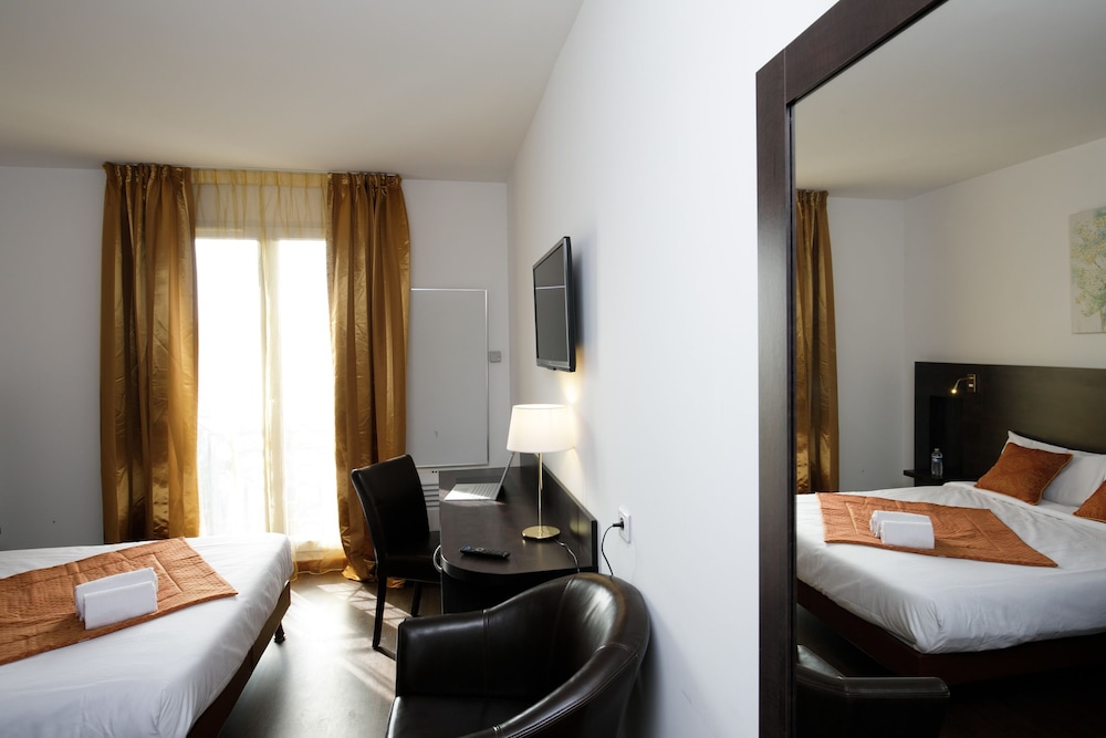 L'EPI HOTEL 6/25