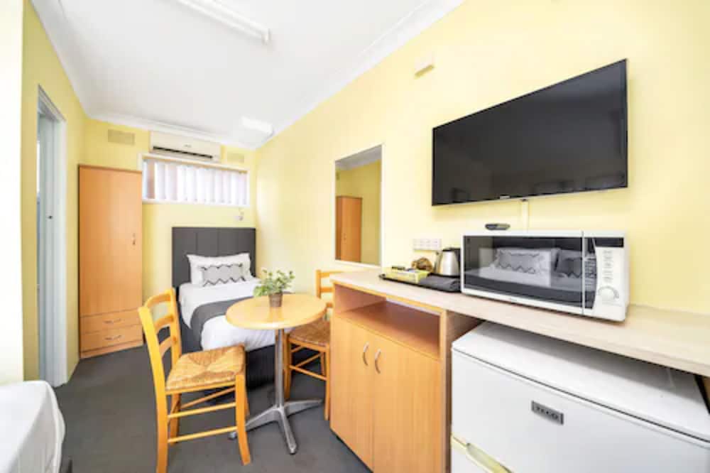 MOTEL 617 50/66