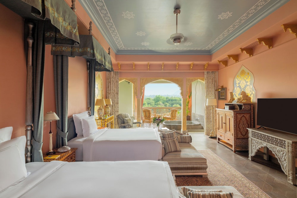 LANDMARK, TWIN BEDS