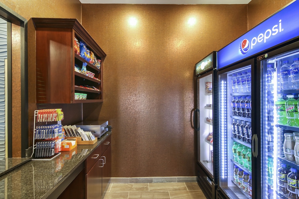 Cobblestone Inn & Suites at UW Stout Downtown Menomonie 33/54