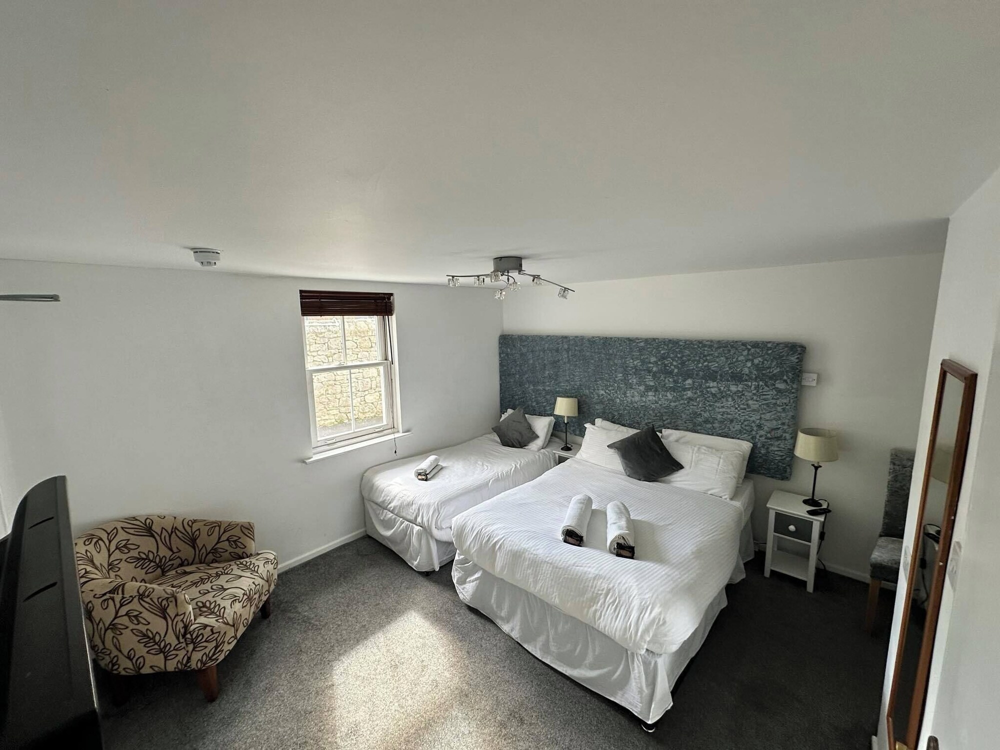 Silver, Family, 1 Double and 1 Single Bed، The Jubilee Hotel 2/10