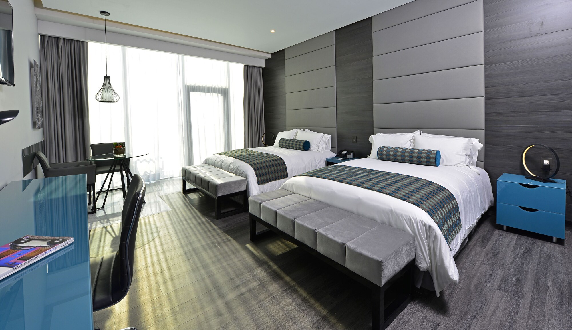 DELUXE, 2 QUEEN BEDS