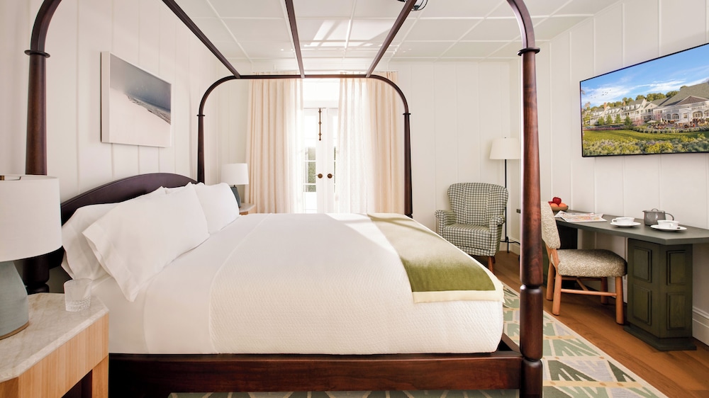 Canoe Place Inn & Cottages 17/50