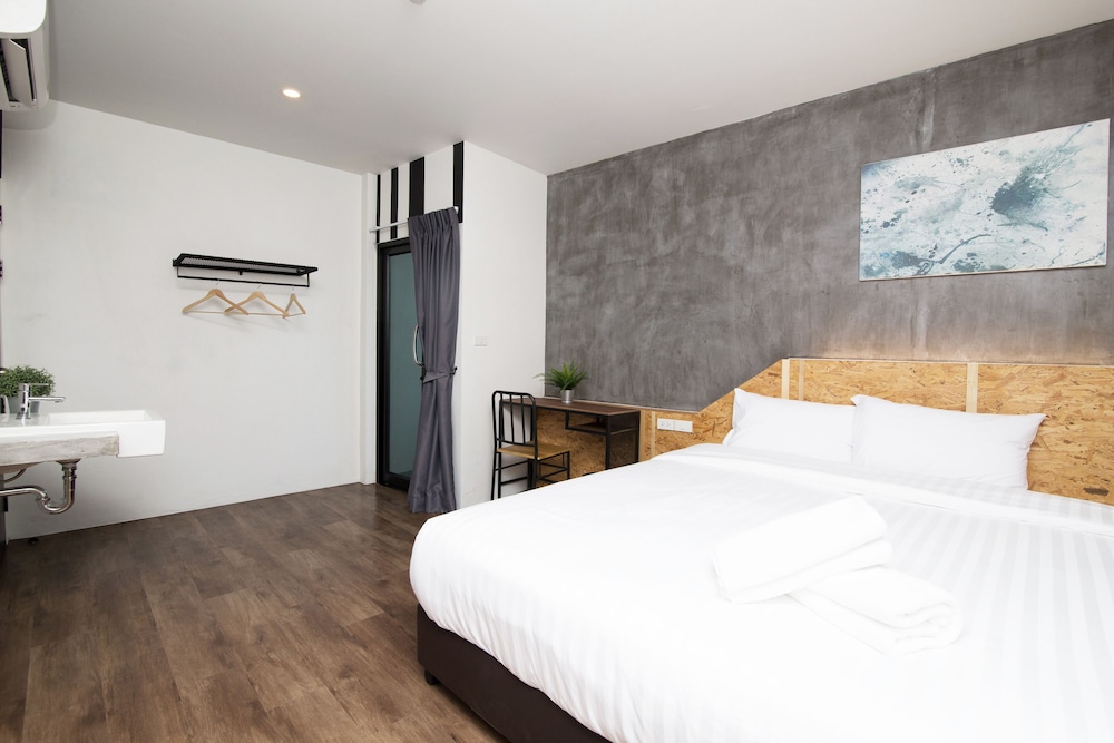 The Arbern Hostel x Bistro 21/50