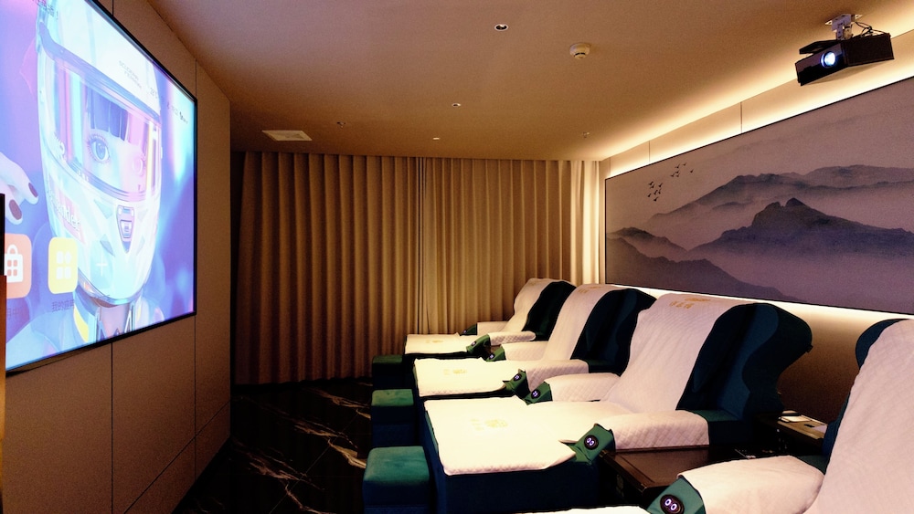 Dayhello International Hotel 36/50