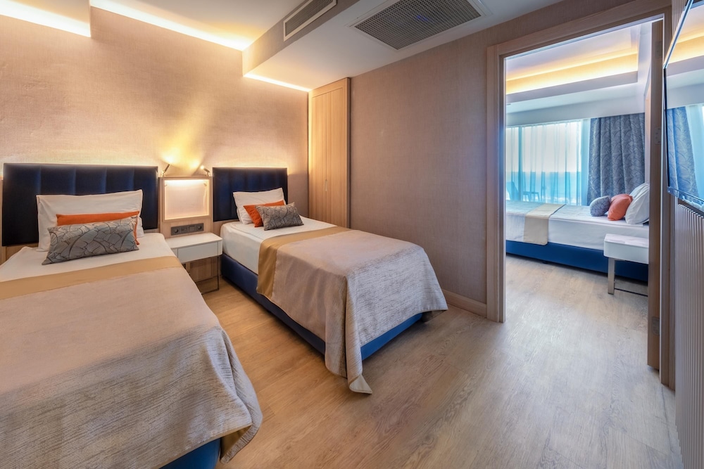 Lago Hotel Ex Azura Deluxe Resort & Aqua Sorgun 10/50