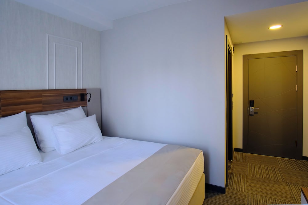 Standard, King Bed, Beach Front, City View