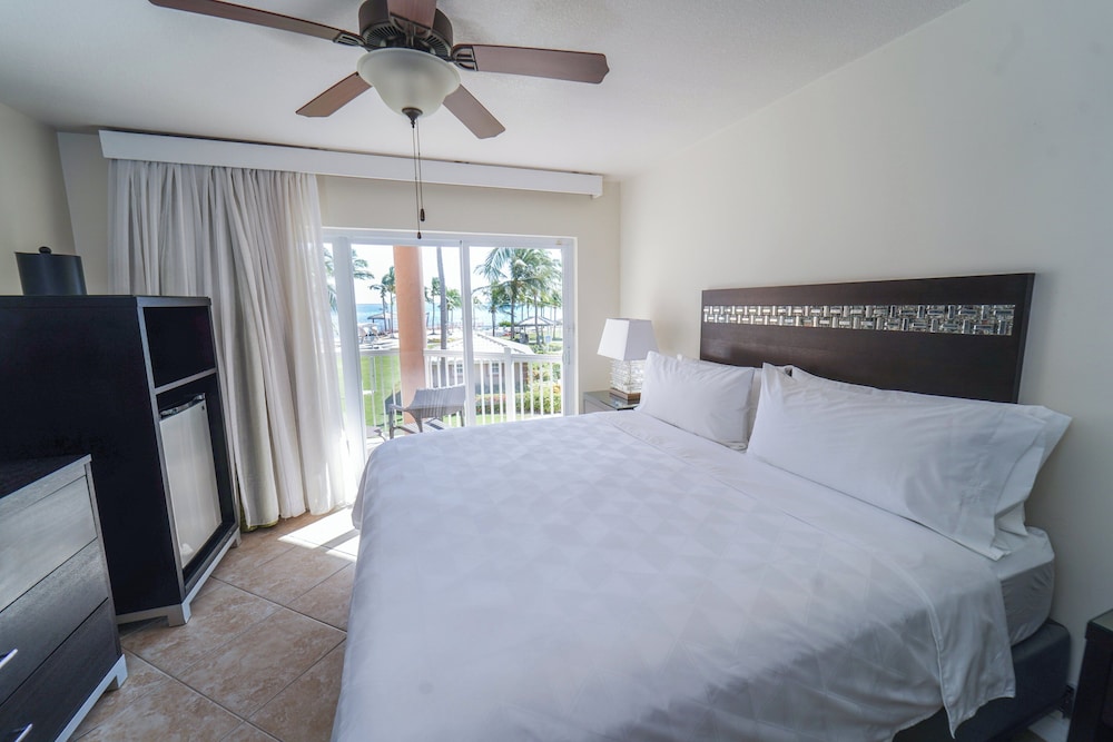 Standard, King Bed, Pool View