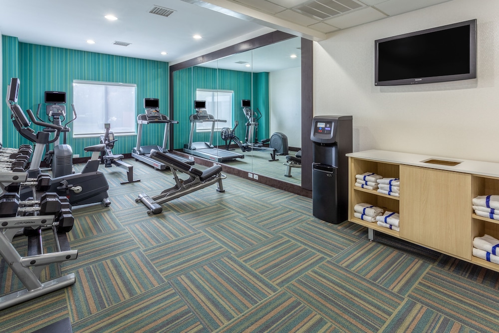Holiday Inn Express Hotel And Suites Charlotte Arrowood 32/47